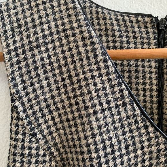 Banana Republic Houndstooth V-neck Dress Sz S - Picture 2 of 6